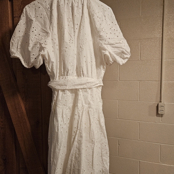 Women's white dress. Size M - Picture 4 of 7